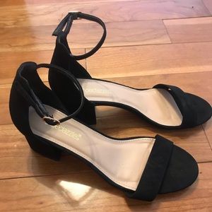 ShoeDazzle CLARE Black block heel sandals 👡